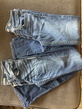 BKE Women’s Straight Leg Jeans in Light and Medium Blue